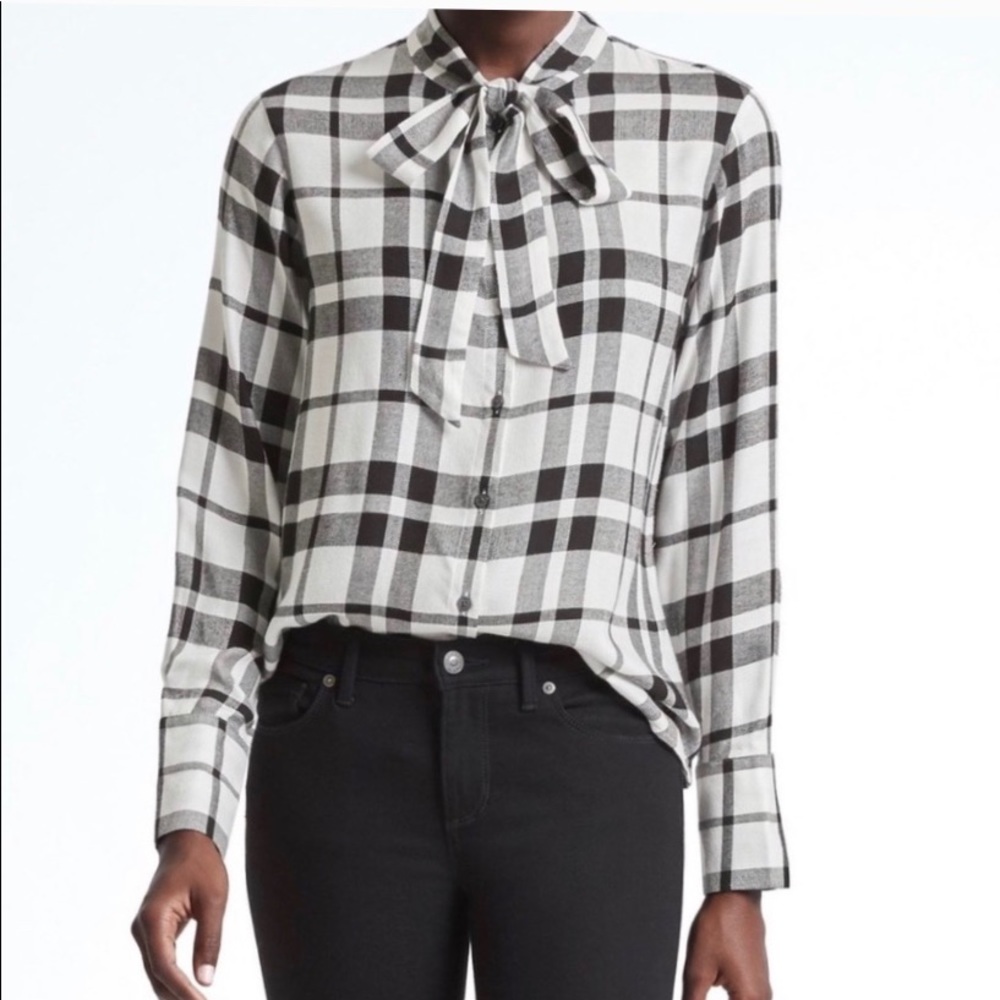 Banana republic size small button up plaid black